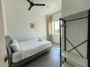 Voodi või voodid majutusasutuse Langkawi Simfoni Lavanya Suite 07 toas