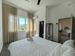 Voodi või voodid majutusasutuse Langkawi Simfoni Lavanya Suite 07 toas