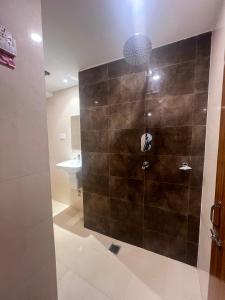 Bathroom sa Hotel Nirakar