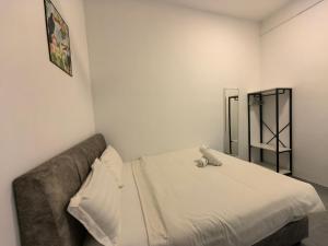 Voodi või voodid majutusasutuse Langkawi Simfoni Lavanya Suite 07 toas