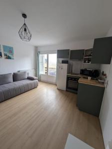 Kuchyň nebo kuchyňský kout v ubytování Spacieux appartement T2 & cabine