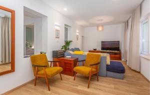 a living room with a couch and a table and chairs at 1 Bedroom Nice Home In Lukezi in Lukeži