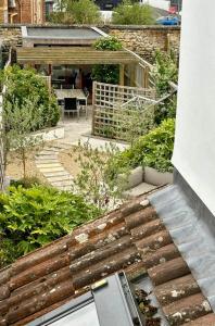 Zahrada ubytování Observatory Retreat Luxury Jericho Townhouse with Parking