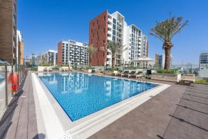 杜拜的住宿－Serene Studio Perfect for 2 at Azizi Riviera in Meydan One，相簿中的一張相片