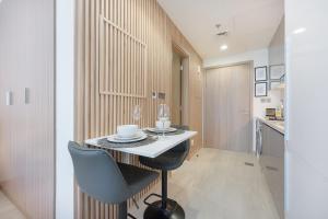 杜拜的住宿－Serene Studio Perfect for 2 at Azizi Riviera in Meydan One，相簿中的一張相片