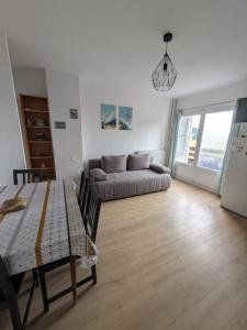 Posedenie v ubytovaní Spacieux appartement T2 & cabine