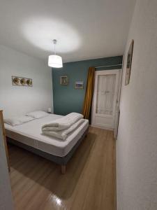 Posteľ alebo postele v izbe v ubytovaní Spacieux appartement T2 & cabine