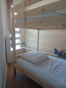 Posteľ alebo postele v izbe v ubytovaní Spacieux appartement T2 & cabine