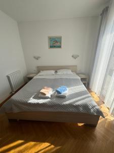 Postel nebo postele na pokoji v ubytování Apartments and Rooms Oražem Zoro