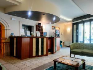 a living room with a counter and a table at Hotel Il Boschetto in Pistoia