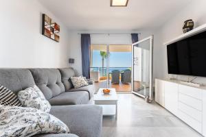 a living room with a couch and a tv at Mi Capricho Calahonda in Mijas