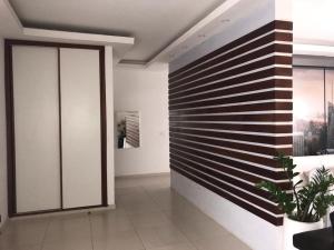 Keur Ndiaye LôCheerful flat with terrace in contemporary duplex with trees and garden的相册照片