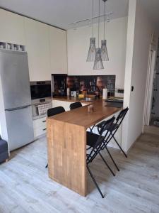 Kuchyňa alebo kuchynka v ubytovaní apartament MT burszynowe osiedle