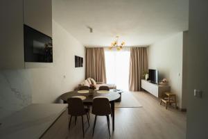 a living room with a table and chairs and a couch at Apartmán Urban in Čierny Blh