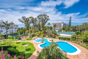 Basen w obiekcie Modern Apartment - 2 Bedrooms, Beachside - Puerto Banús lub w pobliżu