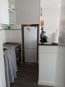 Kuchyňa alebo kuchynka v ubytovaní Studio tout équipé refait à neuf
