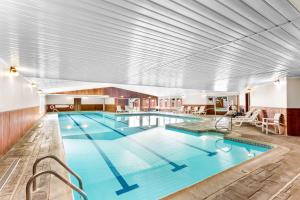 a large swimming pool in a hotel room at Quality Inn & Suites in Gorham