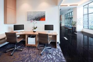TV a/nebo společenská místnost v ubytování Hilton Garden Inn Puchong