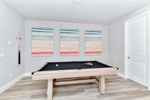 Biliár nebo kulečník v ubytování Spectrum Resort Villas Orlando and Waterparks