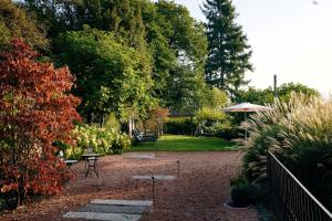 Relais Castello di Morcote外面的花园
