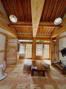 Posezení v ubytování Hanok Stay - JukRokJungSa