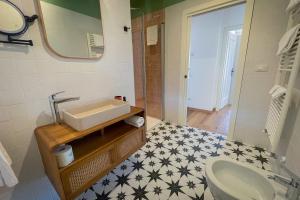 Koupelna v ubytování HomeTerra + 30 fotografií