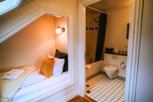 Un baño de Bankinn - Hotel by Aldan 37 fotos más