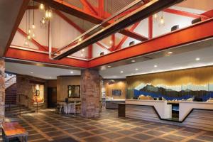 a lobby of a hotel with a restaurant at Marriott Mountainside 2BD in Park City