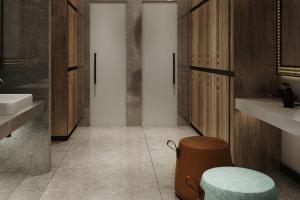 bagno con sgabello e lavandino di Four Points by Sheraton Dakar Diamniadio a Dakar