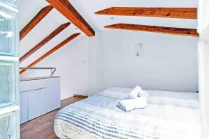 Posteľ alebo postele v izbe v ubytovaní Acogedor Dúplex con terraza interior en la playa
