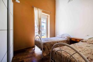 Posteľ alebo postele v izbe v ubytovaní Acogedor Dúplex con terraza interior en la playa