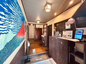 TV a/nebo společenská místnost v ubytování Hostel SAMURISE KURA