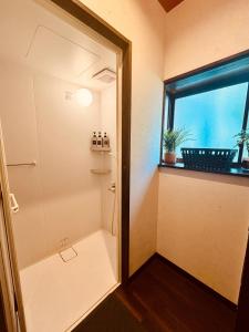 Koupelna v ubytování Hostel SAMURISE KURA