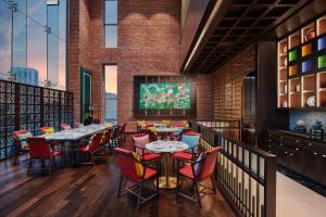 Ein Sitzbereich in der Unterkunft Four Points by Sheraton Kuala Lumpur, Chinatown