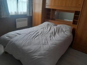 Postel nebo postele na pokoji v ubytování Cama