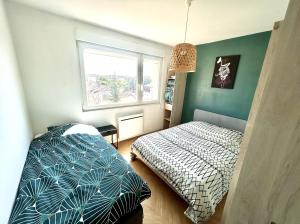 a bedroom with a bed and a window at Le Beau Coin - Thionville / Metz / Luxembourg in Thionville