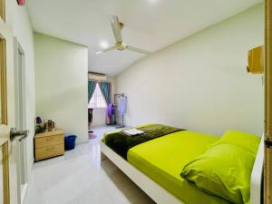 Postel nebo postele na pokoji v ubytování Jizek Homestay Bajet