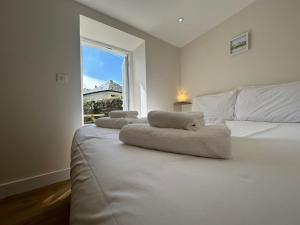 Postel nebo postele na pokoji v ubytování Crimpers Cottage