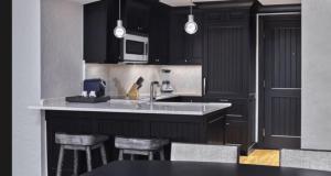Η κουζίνα ή μικρή κουζίνα στο Bachelor Gulch Ritz-Carlton 1 Bedroom Mountain Residence With Ski In, Ski Out Access, Hot Tub, And Full Service Spa +10 φωτογραφίες