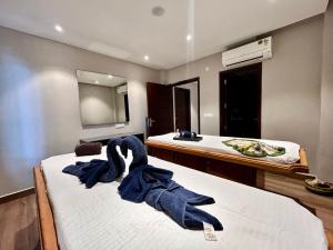 Postel nebo postele na pokoji v ubytování Indraprastha Resort + 37 fotografií