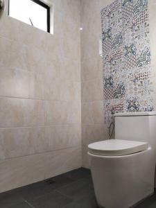 Bilik mandi di Melaka Private Pool Villa +24 gambar
