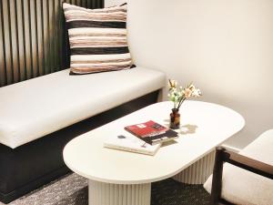 A bed or beds in a room at SOTA SUITE Yangyang Granbay