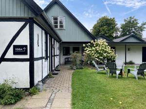 Zahrada ubytování Kirsebærkroen - The Inn Between