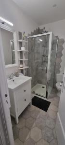 Ένα μπάνιο στο Joli studio