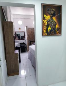 HopewellにあるSky Beach Hotelのベッド付きの部屋