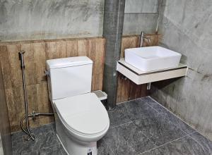 Kopalnica v nastanitvi Nipatra Homestay