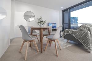 Gallery image of Perfect 2br1ba Apt In Melbourne Cbdbalcony in Melbourne