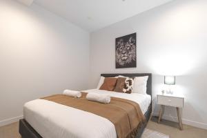 Gallery image of Perfect 2br1ba Apt In Melbourne Cbdbalcony in Melbourne +7 photos