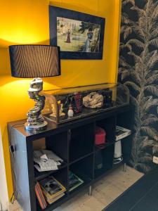 a table with a lamp on it in a room at Charme, vue et piscine naturelle in Vedène +6 photos