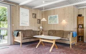 Posezení v ubytování 3 Bedroom Awesome Home In Tarm